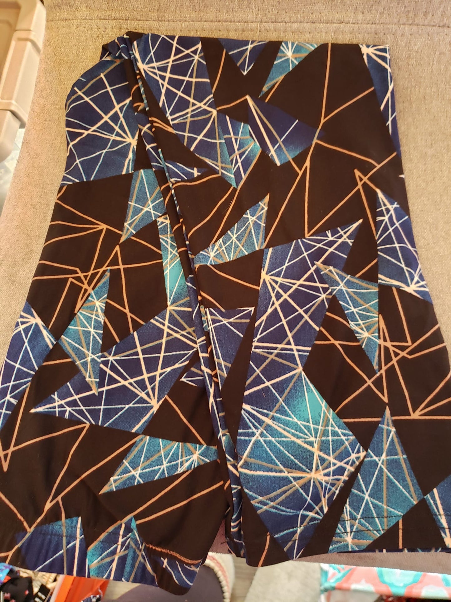 XS to a Large Geometric - Adult Capri Leggings